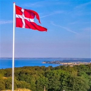 Dánská vlajka slaví 802 let!