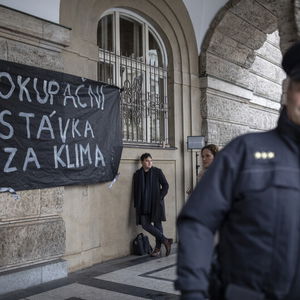 Máme pocit, že je nezajímáme, říká mladé voličstvo o politických stranách