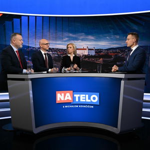 Na telo (12.3.): Milan Krajniak, Branislav Gröhling, Denisa Saková