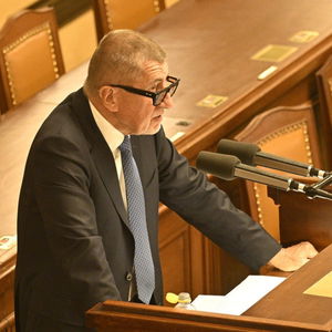 Nezávislost ČT a ČRo za cenu jedné kávy týdně. Babiš přitom dál mluví o útoku na peněženku