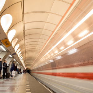 Pražské metro mohlo vypadat jako podzemní tramvaj, ale pak zasáhli Rusové