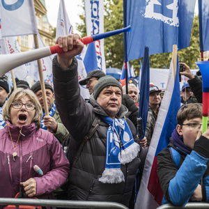 Rozsah pondělních protestů donutí vládu zabývat se požadavky stávkujících