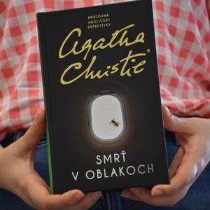 TIP na knihu: Hercule Poirot rieši záhadnú vraždu... Smrť v oblakoch