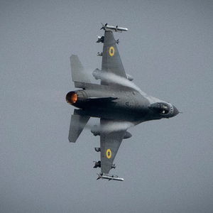 Ukrajina dostala první stíhačky F-16. Ve válce můžou znamenat zlom