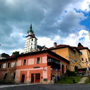 Velestúr a Kremnica. Čo je vyryté na skale v Kremnických vrchoch? (Výlety po Slovensku s One2We)