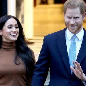 Z čoho budú Harry a Meghan žiť? Stopne im kráľovná Alžbeta II. peniaze?